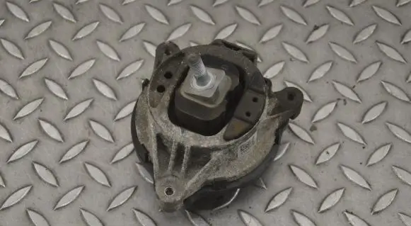 BMW 4 F32 F33 Engine mount bracket 6867441