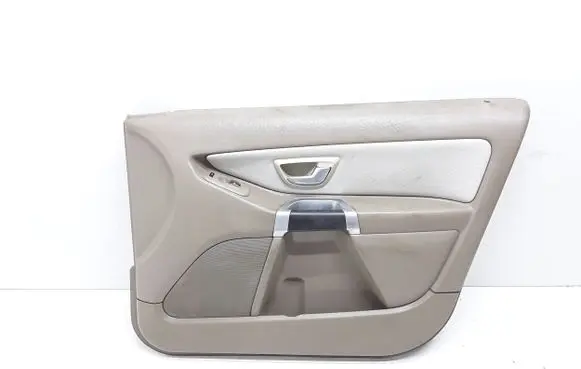Volvo XC90 Front door card panel trim