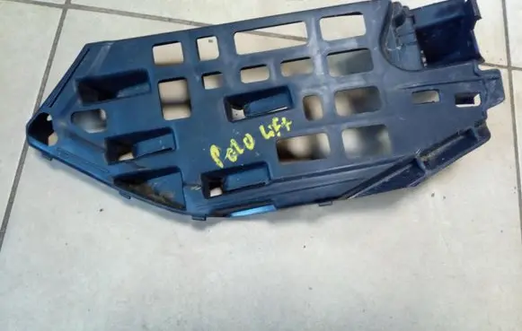 Front bumper mounting bracket