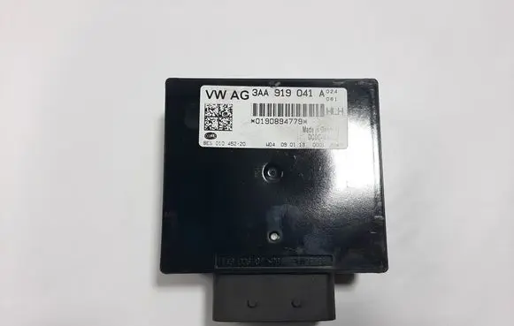 Volkswagen Jetta VI Voltage converter/converter module 3AA919041A