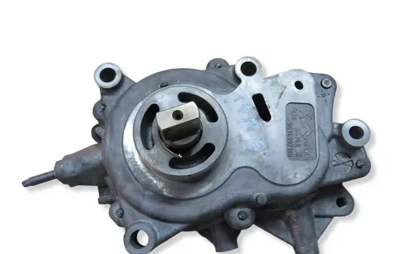 Ford Kuga II Vacuum pump 9674992280 65741