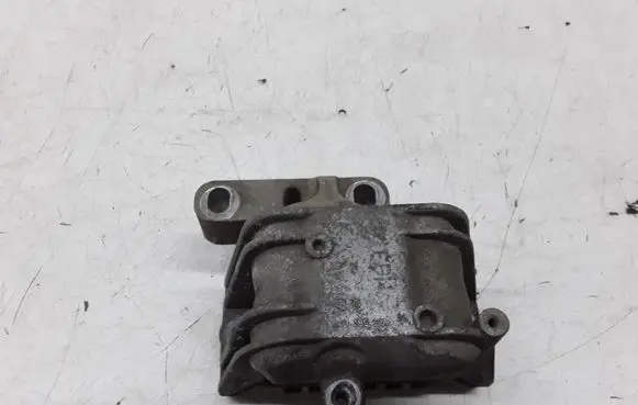 Volkswagen PASSAT B6 Engine mount bracket 1K0199262