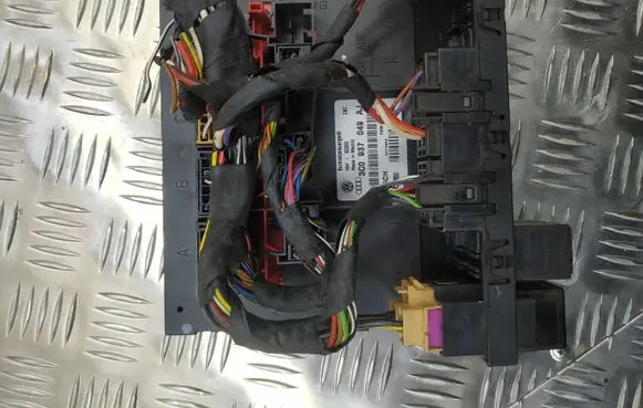 Volkswagen Touran I Comfort/convenience module 3C8937049D