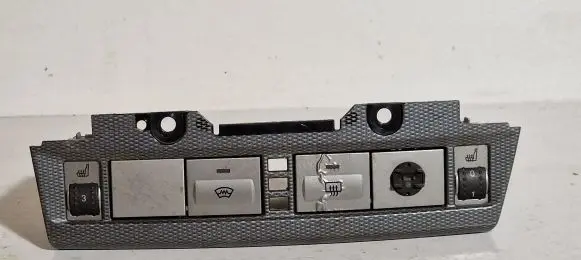 Ford Focus A set of switches 8M5113D734A