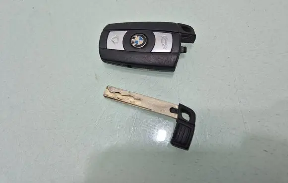 BMW X1 E84 Ignition key/card 