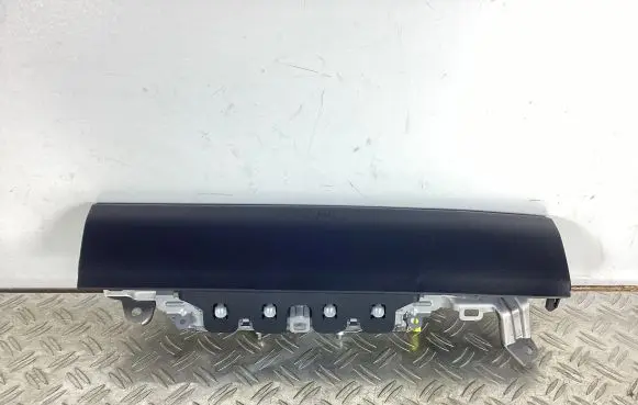 Lexus CT 200H Knee airbag 