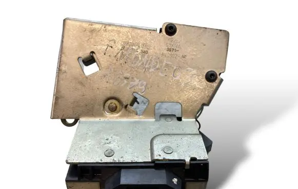 Ford Mondeo Mk III Tailgate/trunk/boot lock/catch/latch 3S71A43102AC