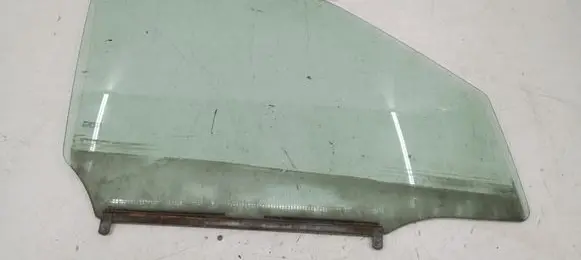 Suzuki Swift I Front door window glass four-door