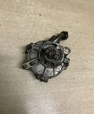 Mercedes-Benz C W203 Vacuum pump A6112300065
