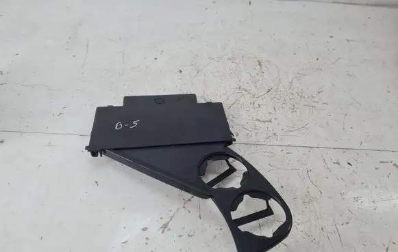 Cup holder front
