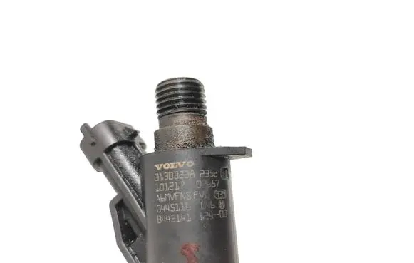 Volvo S60 Fuel injector 31303238