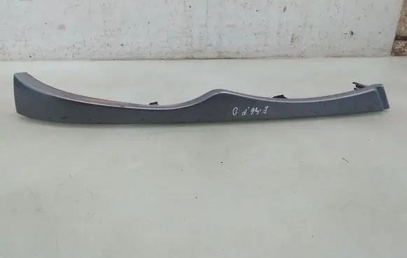 BMW 3 E46 Rear light center trim bar blend 
