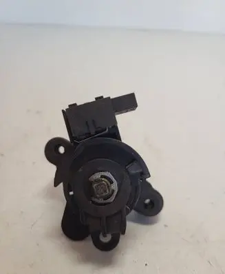 BMW 5 E60 E61 Tailgate exterior lock 8196052