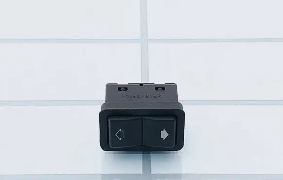 BMW 5 E39 Electric window control switch 8368974