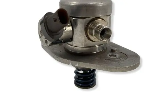 BMW 2 F44 Fuel injection high pressure pump 8631642