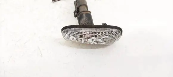 Front fender indicator light