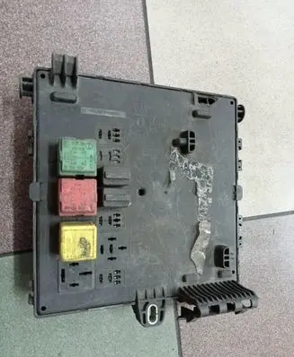 Opel Vectra C Fuse module 460023260