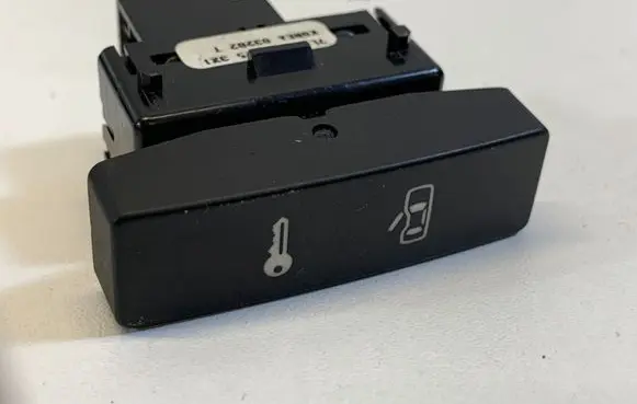 Volkswagen Touareg I Central locking switch button 7L6962125