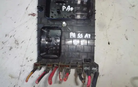 Volkswagen PASSAT B6 Fuse box set 1K0937124K