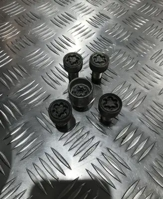 Audi A3 S3 8V Anti-theft wheel nuts and lock VW138444