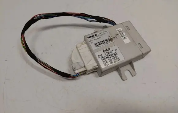 BMW 5 F10 F11 Air suspension control unit module (rear) 6799677 37146799677 37146860386