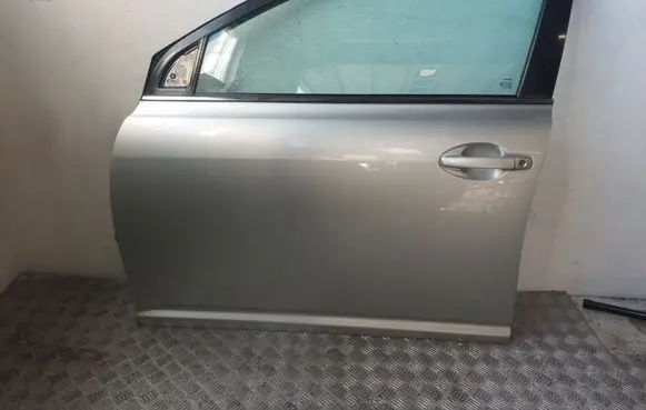 Toyota Avensis T250 Front door 6700205050