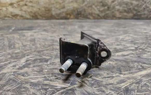 Lexus LS 460 - 600H Gearbox mounting bracket 1237238020