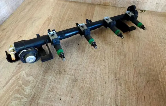 Ford Focus Fuel injectors set 98MFBC 9F593