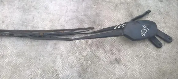 Peugeot 206 Front wiper blade arm