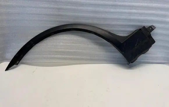 BMW X3 E83 Front arch trim 51773405817 12125313
