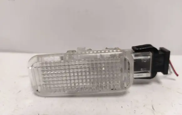 Volkswagen PASSAT B5 Other interior light 893971632