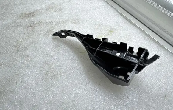 Tesla Model S Front bumper mounting bracket 158893600E