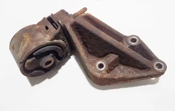 Suzuki Swift I Engine mount bracket 1162063j00 11620-63j00