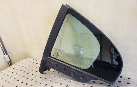 Volvo S60 Rear vent window glass 43R001565