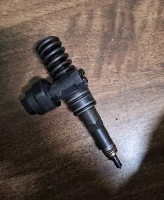 Audi A6 S6 C5 4B Fuel injector 237a4J
