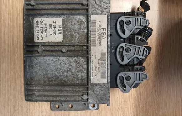 Peugeot 206 Engine control unit/module 9652202780 9644625680 84820V02