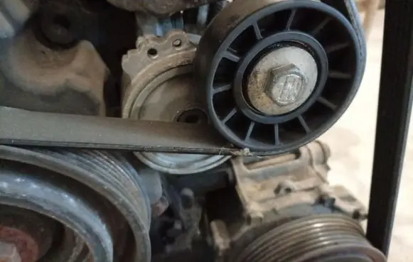 Citroen C4 Grand Picasso Generator/alternator belt tensioner