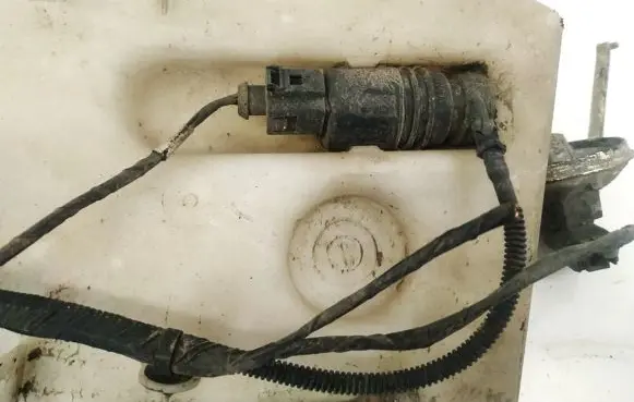 Skoda Octavia Mk2 (1Z) Windscreen/windshield washer pump