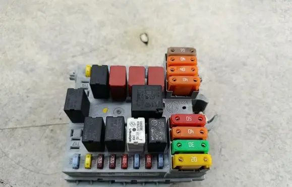 Alfa Romeo 159 Fuse box set 50504434