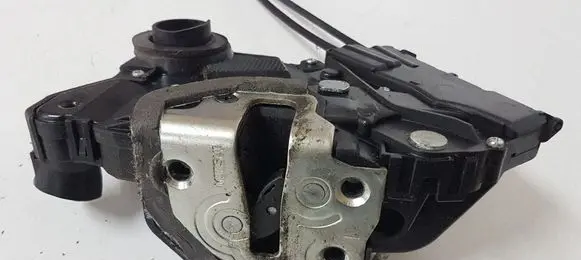 Toyota Prius (XW30) Front door lock