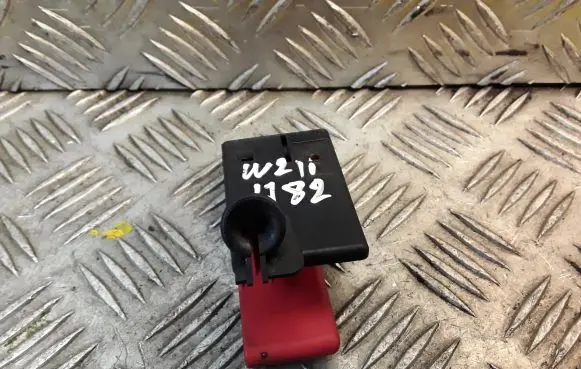 Mercedes-Benz E W211 Engine bonnet (hood) release handle