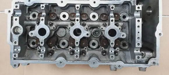 Chrysler 300C Engine head 04892064AA