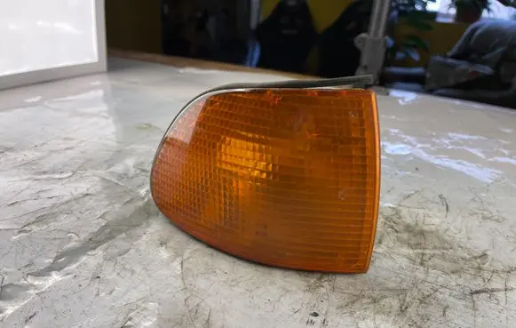 BMW 7 E38 Front indicator light 63138352136