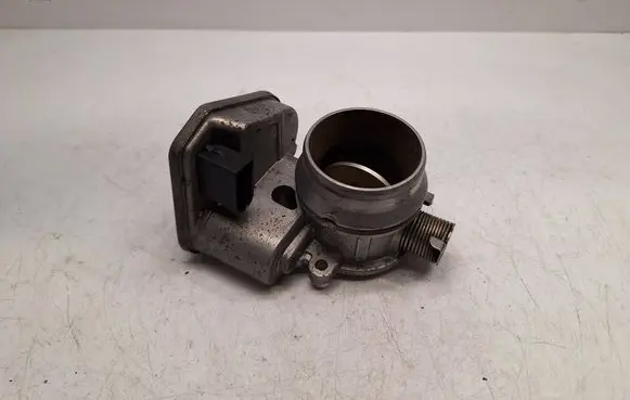 BMW 1 E82 E88 Throttle valve 7804373 13547804373