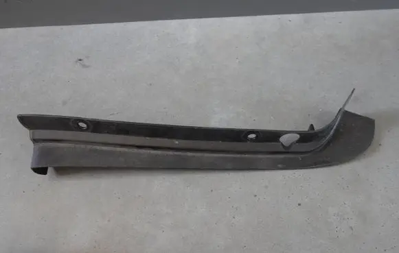 Renault Megane III Fender end trim 638219570R