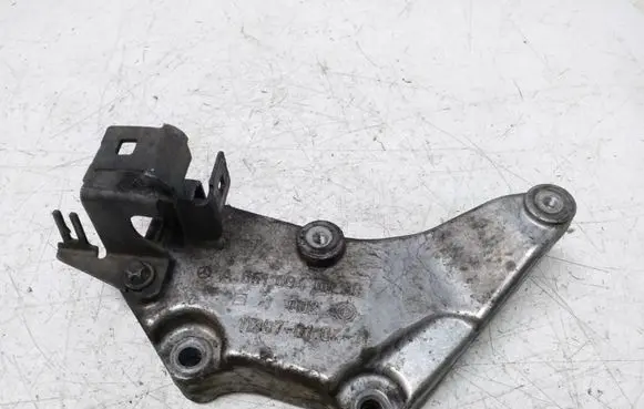 Mercedes-Benz E W212 Engine mounting bracket A6510940039 11387010411