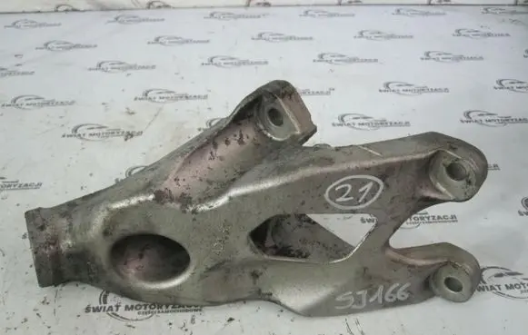 Engine mounting bracket