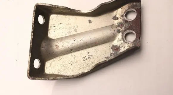 Opel Zafira B Engine mounting bracket 8200793245