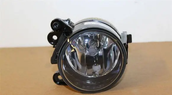 Volkswagen Golf V Front fog light 7147401