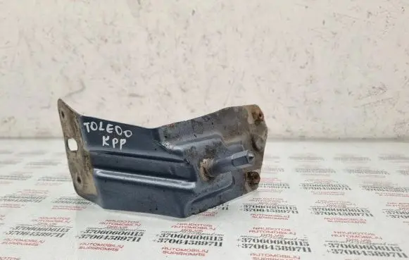 Seat Toledo III (5P) Fender mounting bracket 5P0821135